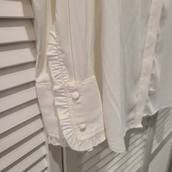 H&M Button Up Ruffled Blouse, Medium - Picture 7 of 10